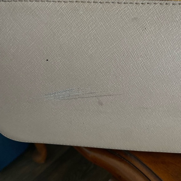 Michael Kors Jet Set Travel Tote - Picture 13 of 14